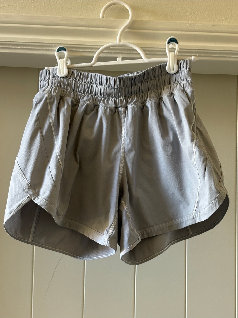 LuLulemon Light Gray Women's Athletic Shorts
